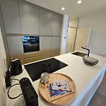 Isola Bella - Luxe Op De Zeedijk Met Panoramisch Uitzicht Apartment